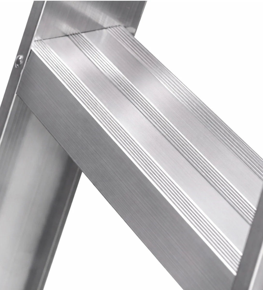 Escalera de Tijera Akron 77-15SP | De Aluminio | Altura 1.73m | 5 Peldaños | Uso Comercial (Tipo III) - Image 3