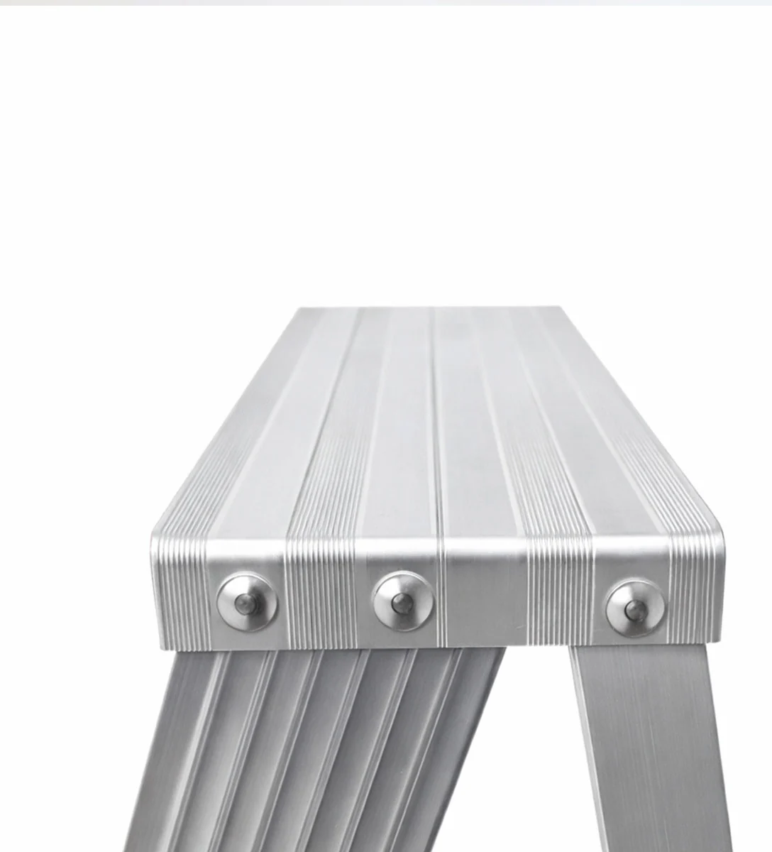 Escalera de Tijera Akron 77-15SP | De Aluminio | Altura 1.73m | 5 Peldaños | Uso Comercial (Tipo III) - Image 4